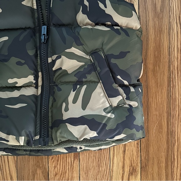 NWOT Old Navy Baby Camo Puffer Vest - Picture 3 of 8